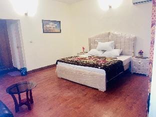 Grand Luxury Guest House Vacation rental in Islamabad
