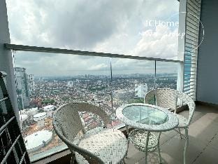 Couple Citywalk 1min to Shops  l 3min to CIQ Apartment in Johor Bahru