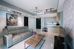 Seaview Tropicana218 3BR 2CP Vacation rental in George Town