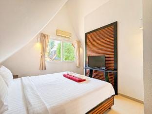 Half Moon beach Villa - by KohChangVillas Vacation rental in Ko Chang