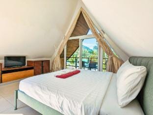 Half Moon beach Villa - by KohChangVillas Vacation rental in Ko Chang