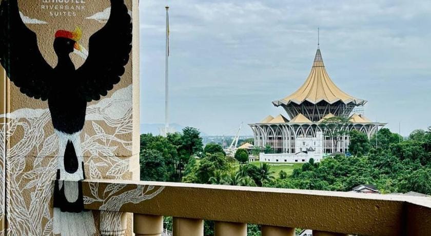 Riverbank Suite Waterfront w/ River views Apartment in Kuching