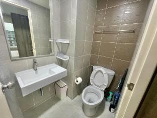 Monthly River 1 GBPs, Poolview, 7min walk MRT PP08 Apartment in Bangkok