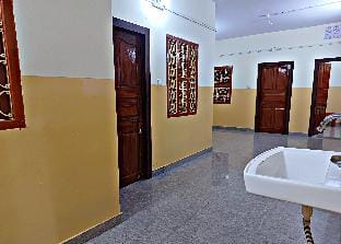 Affordable Rooms For Any People or Groups Apartment in West Bengal