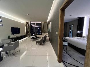 شقة بغرفة نوم وصاله مطلة على المدينة Apartment in Riyadh