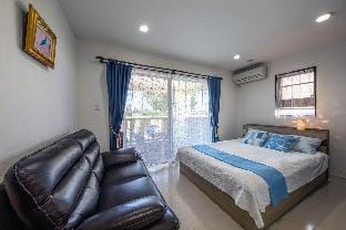 Okinawa旅行に便利！豊崎の綺麗な一軒家！空港、ビーチ近い！8B・4R・3P・2BR 、12名可 Vacation rental in Okinawa Prefecture