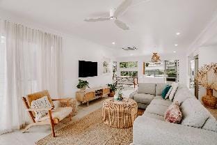 Coastal Chic Poolside Villa- Pet Friendly Villa in Buderim