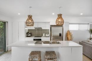 Coastal Chic Poolside Villa- Pet Friendly Villa in Buderim
