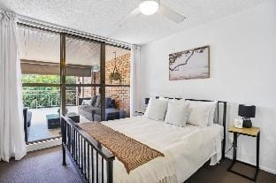 Beachside Oasis-Walk to Alex Beach Apartment in Sunshine Coast