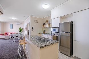 Absolute Beachfront Penthouse - Ramada Marcoola Apartment in Marcoola