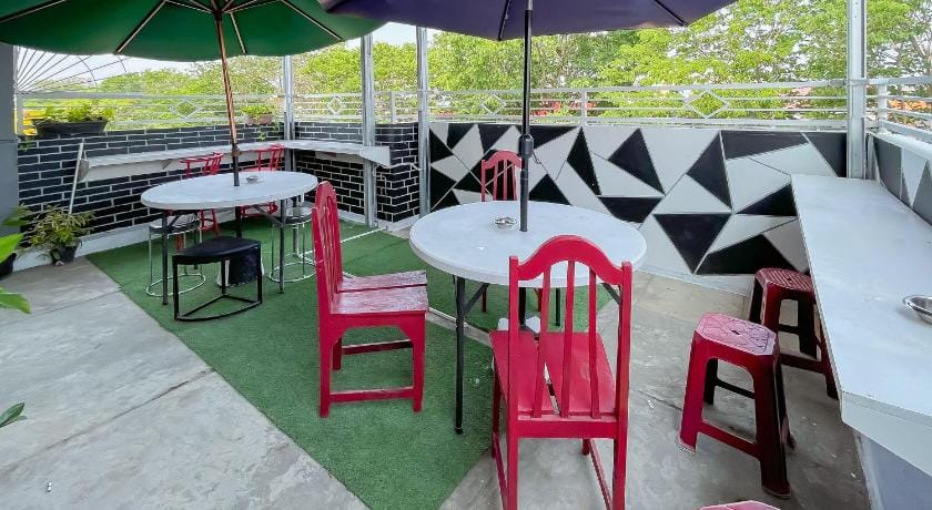 RedDoorz near Karawang Central Plaza Hotel in West Java
