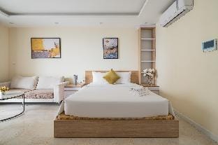 CHOU APARTMENT - VINHOMES D'CAPITALE Apartment in Laos