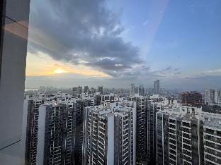 Cozy City View Room at R&F Apartment in Johor Bahru