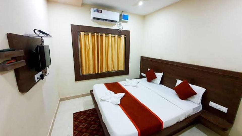 Sea Beach Side Hotel Goroomgo Sea Queen Puri with Premium Room Hotel in Puri
