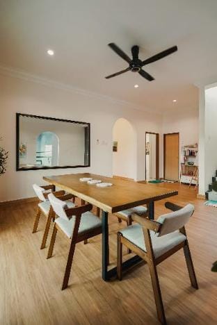Private Pool Villa Hosted by Dyra Homestay Villa in Perak