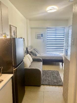 B & M Condo near NAIA Airport and Malls Apartment in Las Pinas