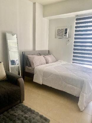 B & M Condo near NAIA Airport and Malls Apartment in Las Pinas