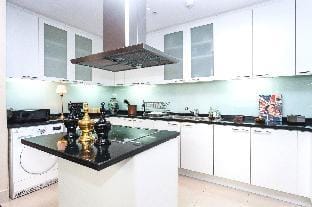 1 Bed Serviced SkyVilla with view Apartment in Bangkok