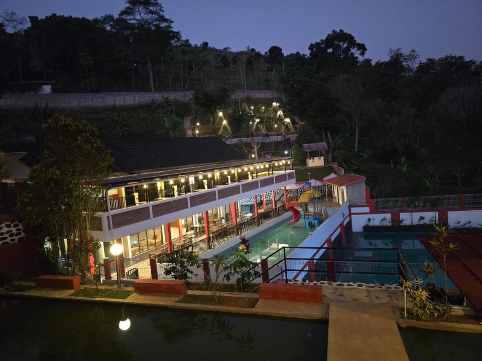 Puri Cigupakan Hotel in Bandung