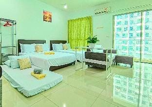 2R2B Cozy Pool View Ensuite|8 min to MRT|10 Pax Apartment in Selangor, Malaysia