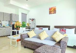 2R2B Cozy Pool View Ensuite|8 min to MRT|10 Pax Apartment in Selangor, Malaysia