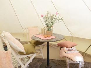 Tent Lodge with Private Kitchen and Bathroom Apartment in Callantsoog