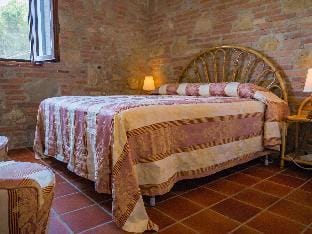 Rustic Retreat in Tuscany with Pool Apartment in Tuscany
