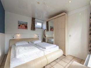 Duinland 183 bungalow with large garden Vacation rental in Callantsoog