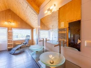 Majestic chalet with sauna and whirlpool Vacation rental in Hohentauern
