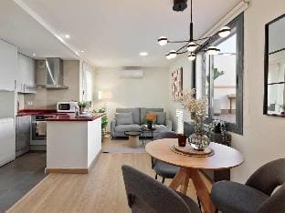 Penthouse in Barcelona with Large Terrace Apartment in Barcelona
