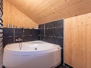 Luxury retreat with relaxing bubble bath Vacation rental in Hohentauern