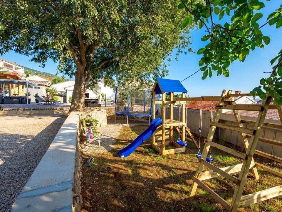 Villa Mate Comfortable holiday residence Villa in Primorje-Gorski Kotar County
