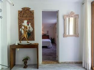 Majestic holiday home in Laroque with hot tub Vacation rental in Occitanie