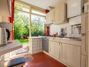 Bungalow near Dutch Beach with Garden Vacation rental in Oostkapelle
