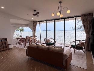 Beachfront villa - Baan Chom-Ley by Vitamin Sea Villa in Ko Pha-ngan Sub-district