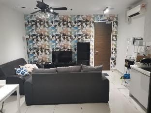 H2O Queen Bed & Single Bed with washing dryer Apartment in Petaling Jaya