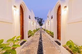 Country House Villa with Private Pool in Seturan Villa in Special Region of Yogyakarta