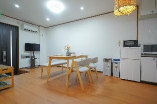 [guishe]HouseBalcony7ppl｜Hanazonocho Tengachaya. Vacation rental in Osaka