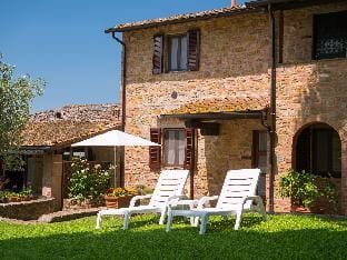 Tuscan Comfort in Varna Apartment in Tuscany