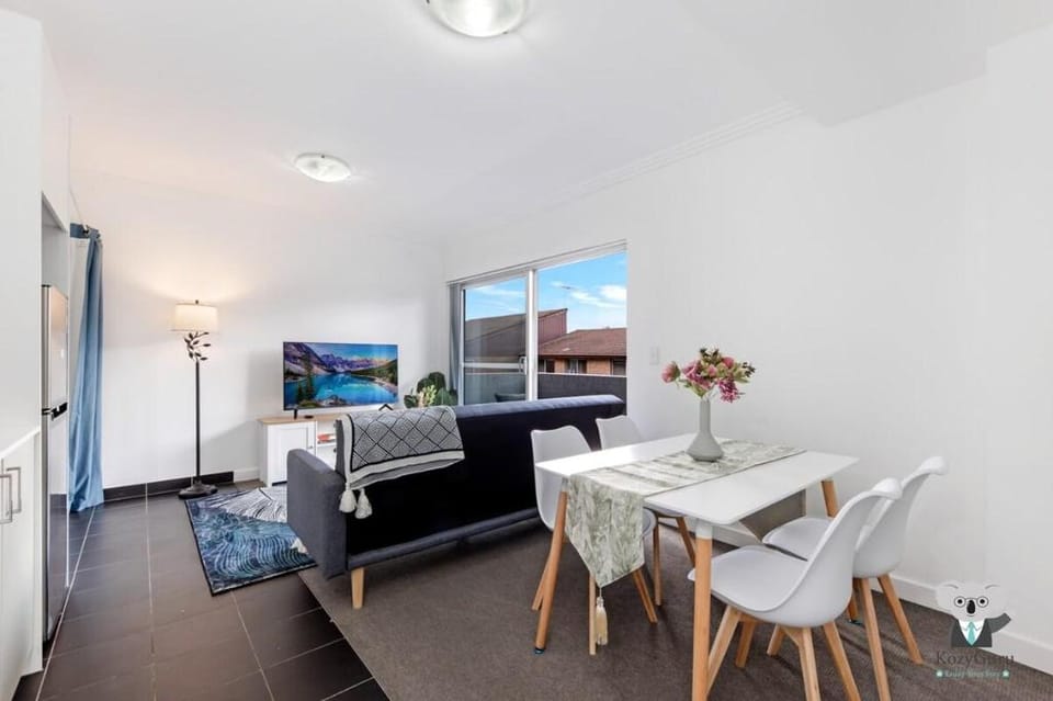 KozyGuru | Harris Park | Charming 1R Two-story Apt Apartment in Parramatta
