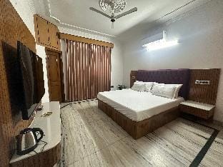 Bhagya Homestay Luxury Room- Mohali Villa in Chandigarh