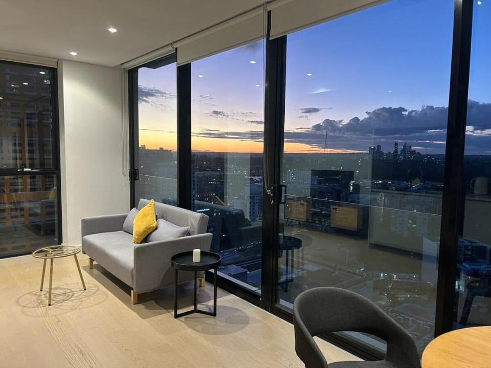 St Leonards | 1 Bed Prime Location & Views Apartment in Sydney