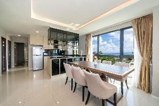 Surin sea view 3br apartment with jacuzzi Apartment in Choeng Thale