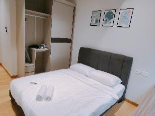 Danga Bay Pool View 2 Beds | 4 Paxs by One 9 Stay Apartment in Johor Bahru