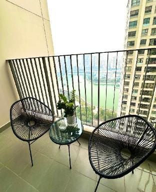 ANIES 2BR 1BA C2 Vinhomes D'capitale - HaNoi Apartment in Laos