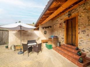 Tranquil Stay Near Luna River Vacation rental in Castile and León
