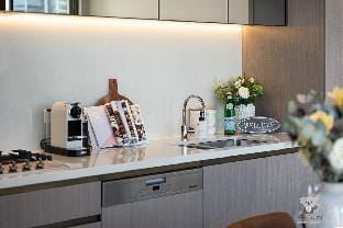 Haymarket Prime Location Charming 2 Bed Apartment in Surry Hills