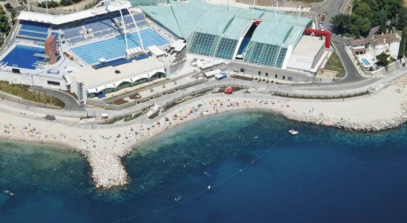 Urban Oasis - private fenced garden with BBQ area Apartment in Rijeka