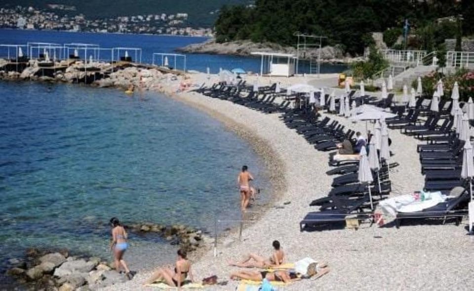 Urban Oasis - private fenced garden with BBQ area Apartment in Rijeka