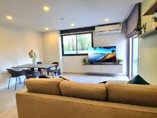 Brand New 61m2 Appt Villa Market (200Mbps+ Wi-Fi) Apartment in Chalong